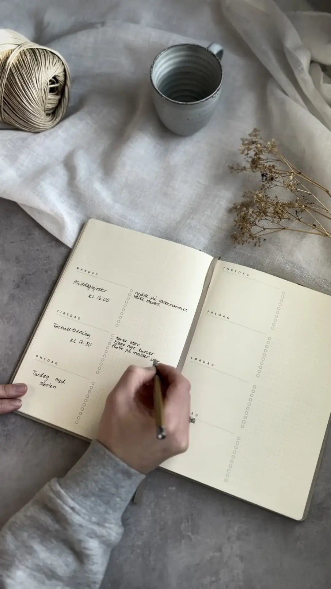 Ukeplanlegger uten datoer – Ettårig med daglige to-do lister