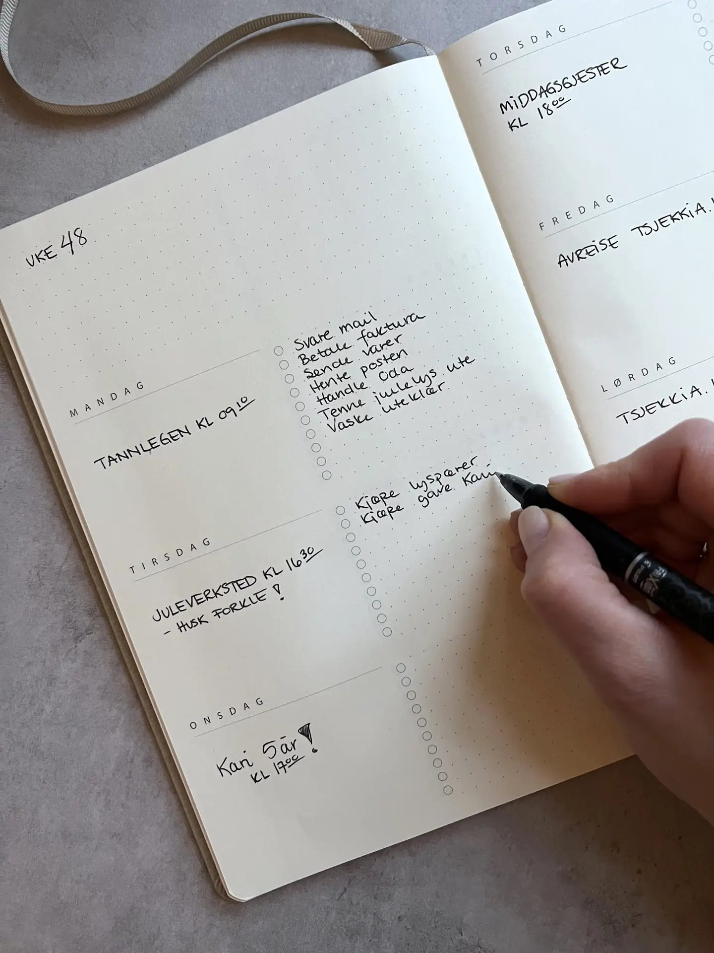 Ukeplanlegger uten datoer – Ettårig med daglige to-do lister