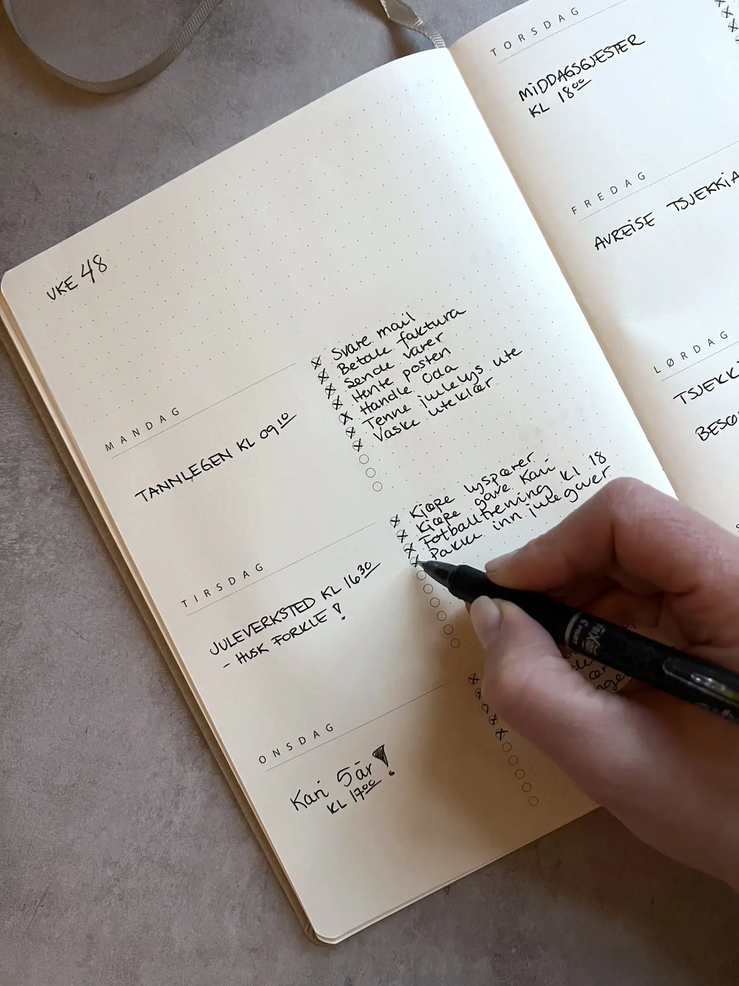Ukeplanlegger uten datoer – Ettårig med daglige to-do lister